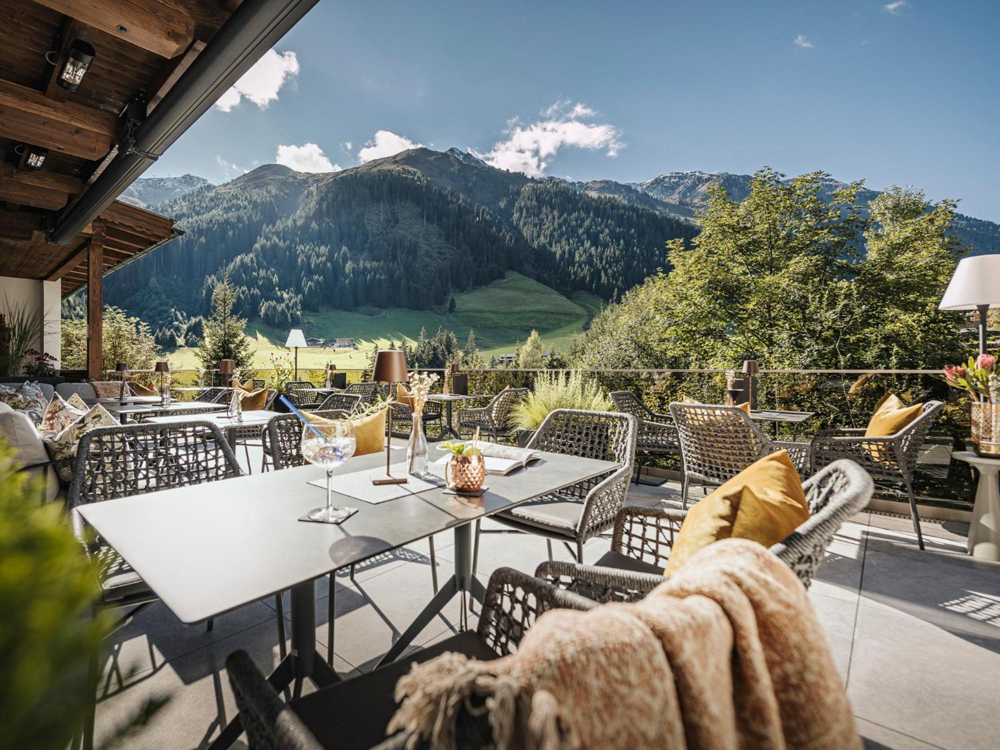 Hotel Bergkristall Zillertal - Adults Only 14 Years Plus Hippach Exteriör bild